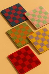 El Yapımı Punch Dama Desenli 6’lı Bardak Altlığı – Renkli Retro Set