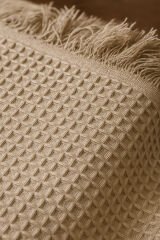 Pamuklu Dokulu Koltuk Şalı 170x220 cm – Saçaklı TV Battaniyesi & Dekoratif Koltuk Örtüsü Bej
